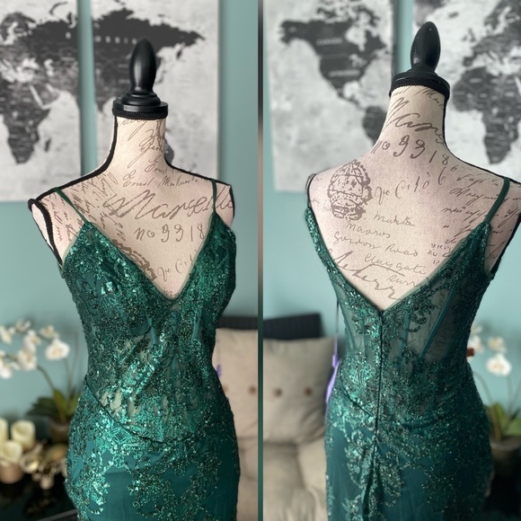 Emerald green prom dress - Picture 3 of 3